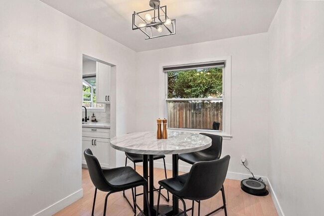 Building Photo - 8 17th St