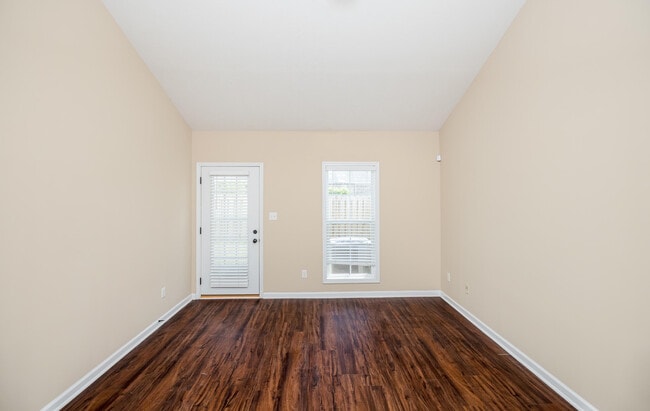 Building Photo - 131 Grove Landing Ct