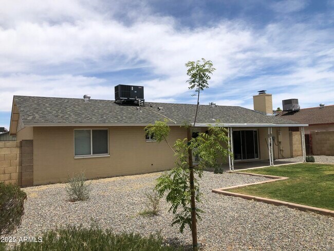 Building Photo - 2923 W Evans Dr