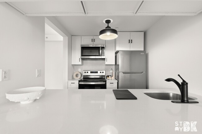 Building Photo - 358 Grove St