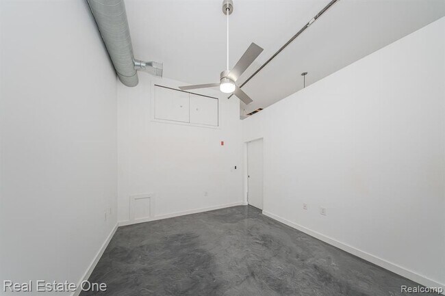 Building Photo - 211 E 9 Mile Rd