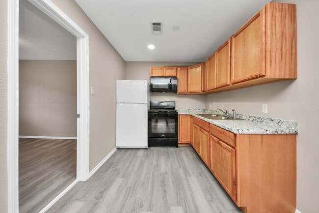 Building Photo - 17111 River Rd