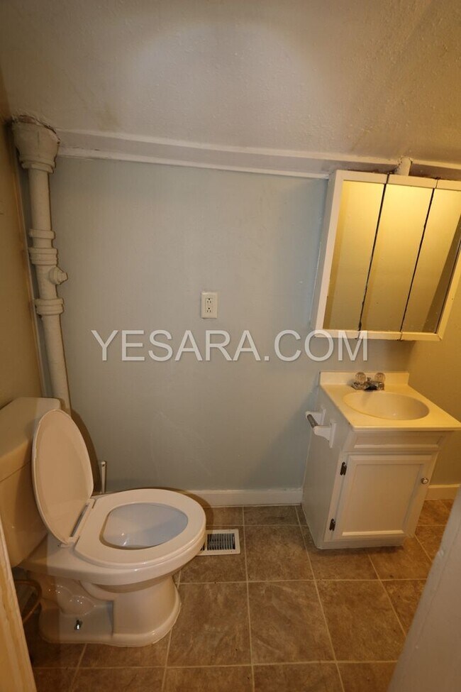 Building Photo - 1418-1418 Smith St