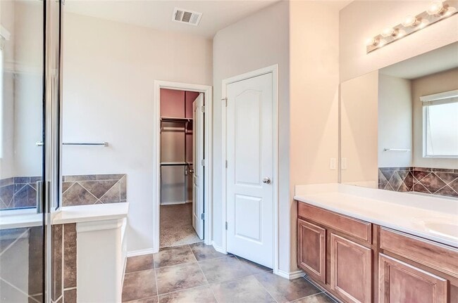 Building Photo - 1604 Greenside Dr