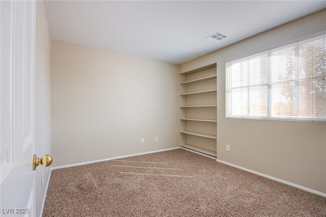 Building Photo - 462 Kirkstone Way