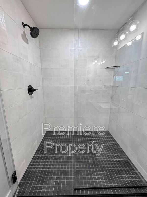 Building Photo - 7301 Mercier St