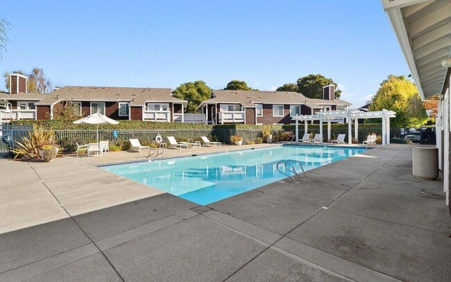 Building Photo - 1 bedroom plus loft features a functional floorplan with high ceilings