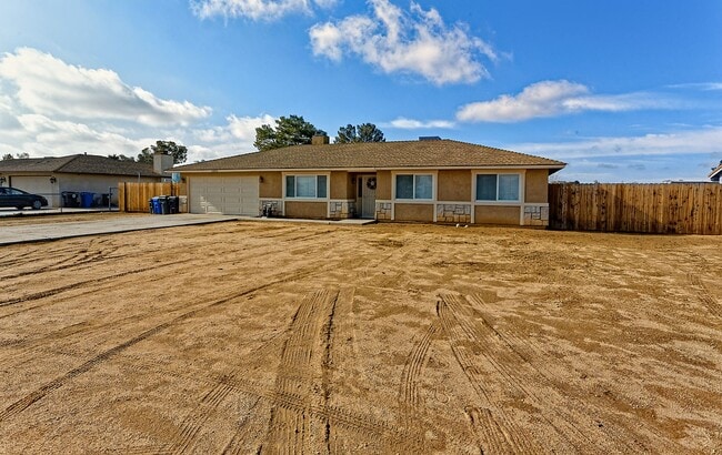 Building Photo - Desirable Apple Valley Single-Story on Expansive Lot | 3 Bed, 2 Bath Beauty