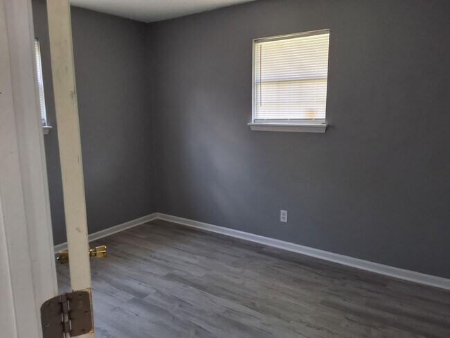 Building Photo - 206 Diecks Dr