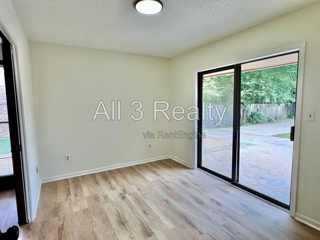 Building Photo - 2905 Willow Ln Dr