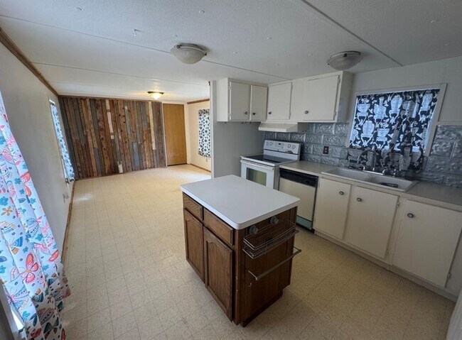 Building Photo - 301 Whitetail Ln