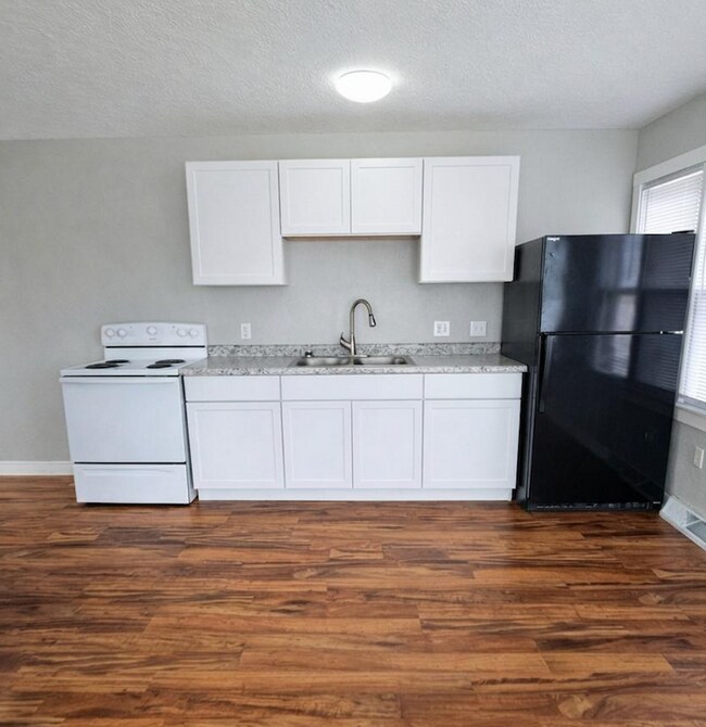 Building Photo - 1-603 1/2 N Superior Ave