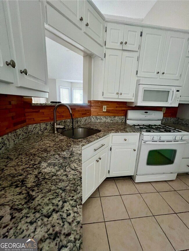 Building Photo - 160 Jeb Stuart Dr