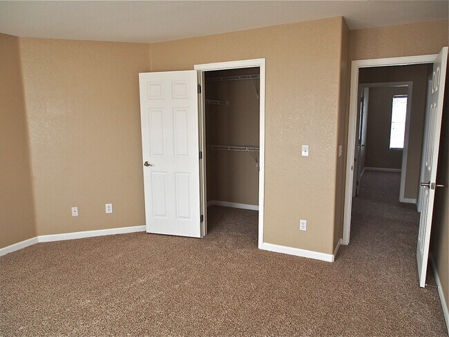 Building Photo - The Meadows Deceptively Spacious w/3BD plus Large Loft! Available Now.