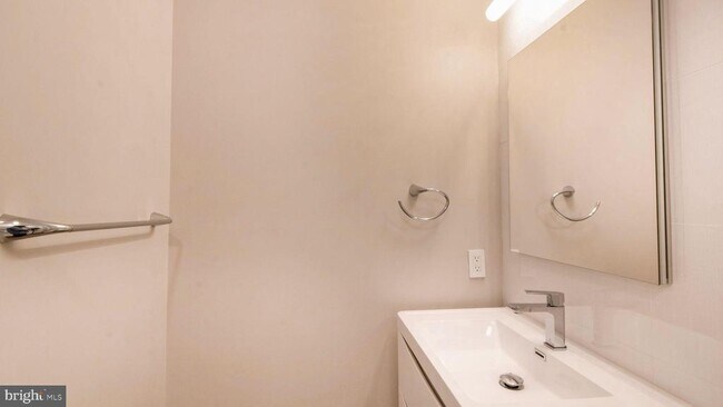 Building Photo - 8933 Colesville Rd