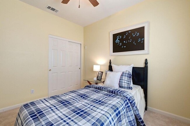 Building Photo - 1279 Hyacinth Ct