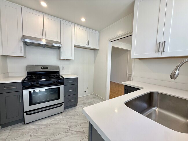 Building Photo - 1116 E Glenoaks Blvd