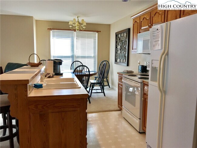 Building Photo - 155 Birkdale Ct