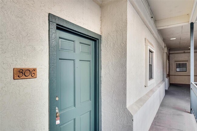 Building Photo - 1908 San Antonio St