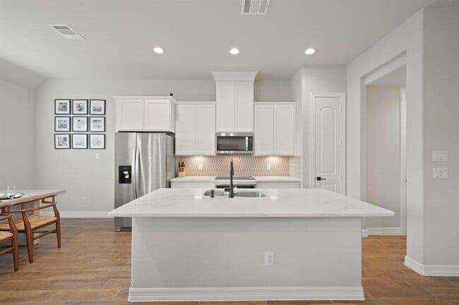 Building Photo - 1505 Canter Bayou Way