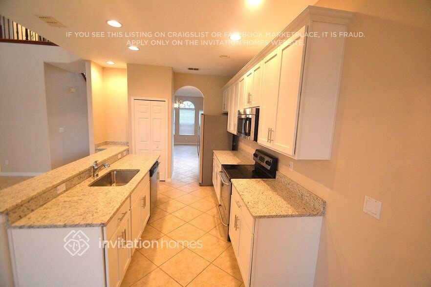 Building Photo - 12837 Cloverdale Ln