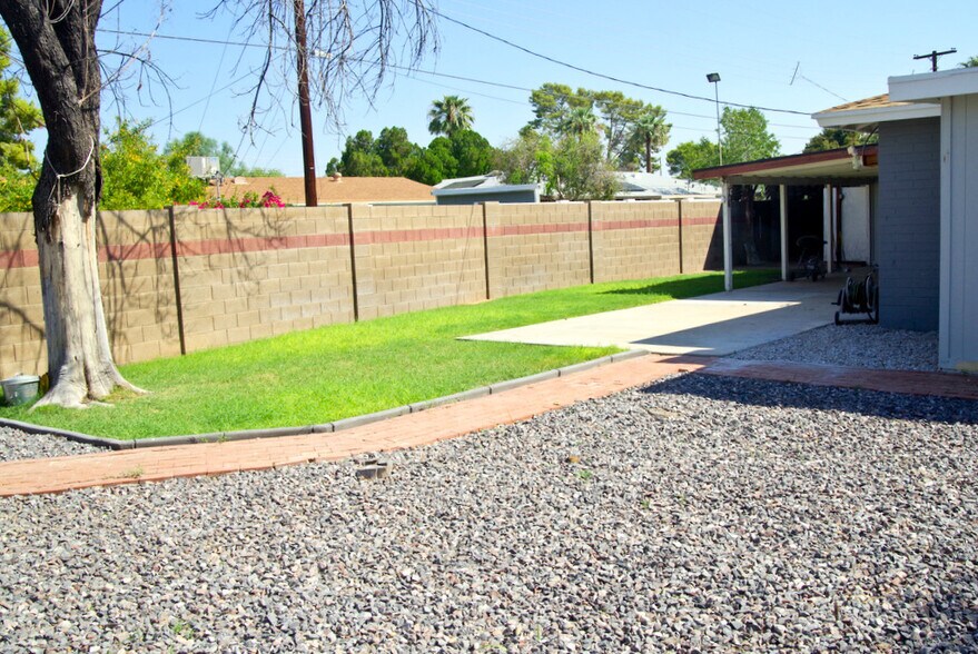 Building Photo - 6059 N 22nd Ave