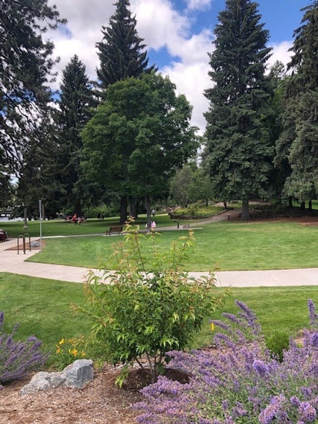 Building Photo - Large Studio Condo on Deschutes w/river trail access, minutes to downtown, heated pool, and cover...