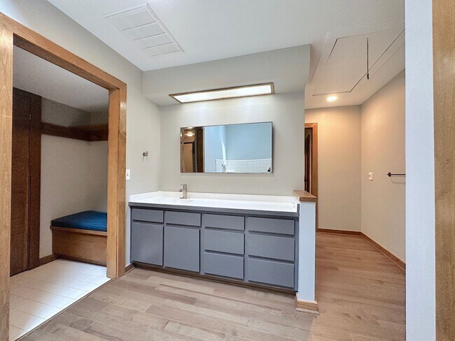 Building Photo - This Home is a Hole in One!