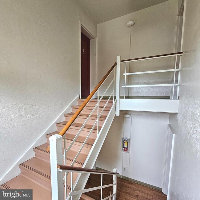 Building Photo - 3045 Patrick Henry Dr