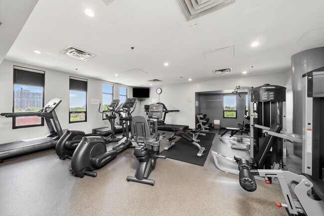 Building Photo - 1255 S State St