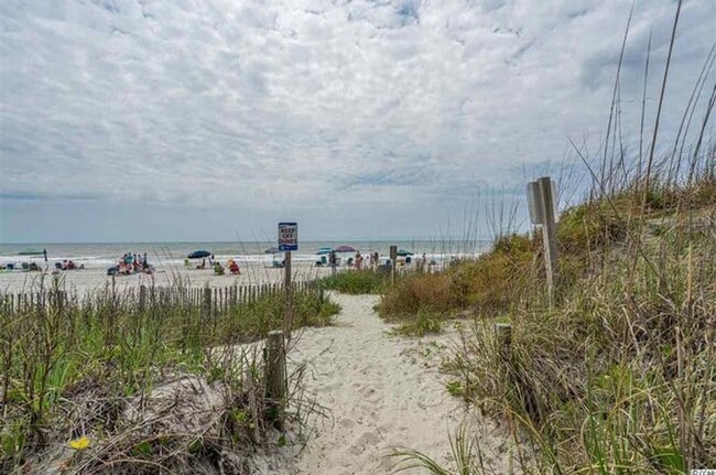 Building Photo - 3 bedroom raised beach home on Ocean Boule...