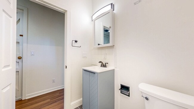 Building Photo - Cozy and Spacious 1 Bedroom 1 Bathroom Single Family Home! Landscaping and Garbage Included!