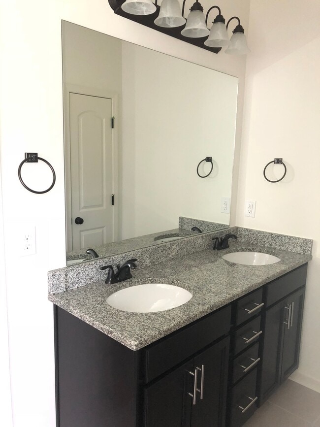 Building Photo - WATER FRONT PROPERTY! BEAUTIFUL 3BD/2BA HOME!