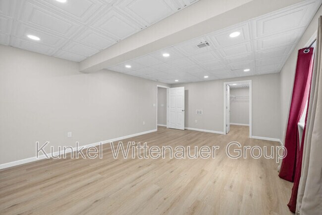 Building Photo - 105 Forest Oaks Dr