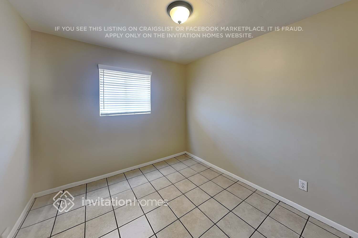Building Photo - 4422 S Park Dr