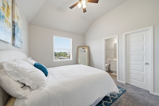 Building Photo - 4011 Centre Glen Dr