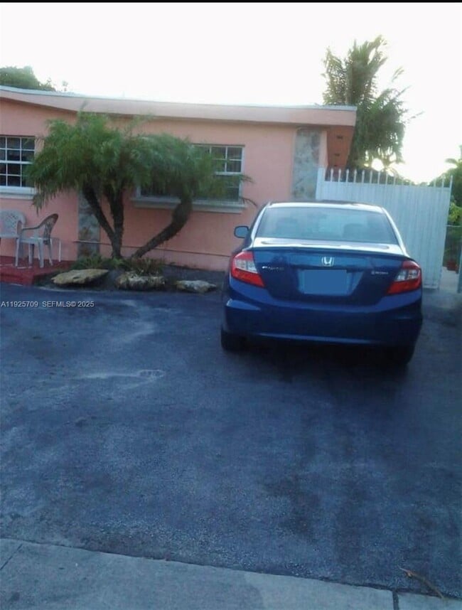 Building Photo - 4610 SW 116th Ave