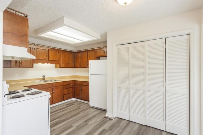 Building Photo - 3104 Kinwood Dr