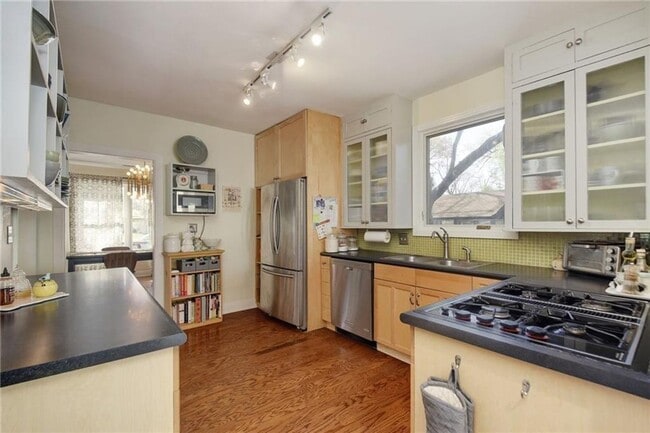 Building Photo - 4412 Barrow Ave
