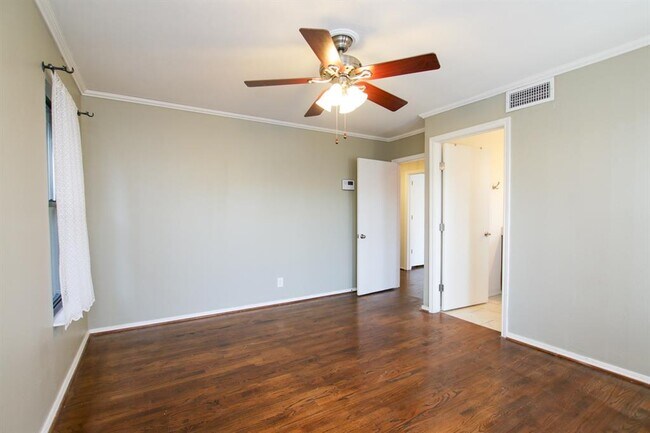 Building Photo - 6824 Southridge Dr