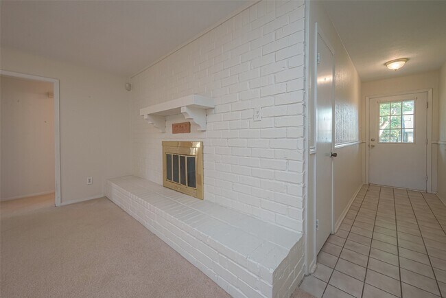 Building Photo - 22822 Elsinore Dr