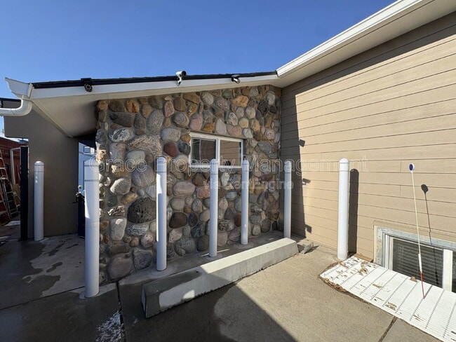 Building Photo - 310 S 2nd Ave