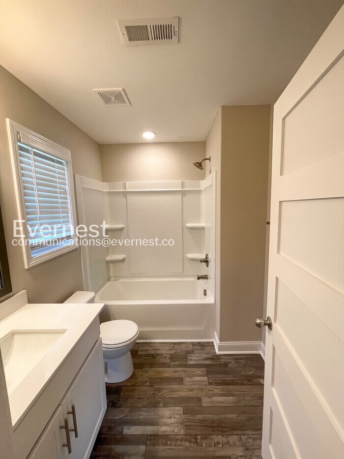Building Photo - 1267 Kendall Dr