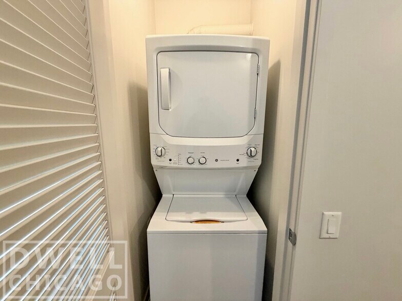 Building Photo - 700 N La Salle Dr