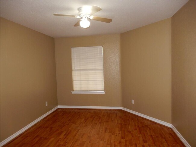 Building Photo - 10767 Braes Bend Dr