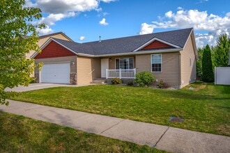 Building Photo - 3 bed 2 bath rancher