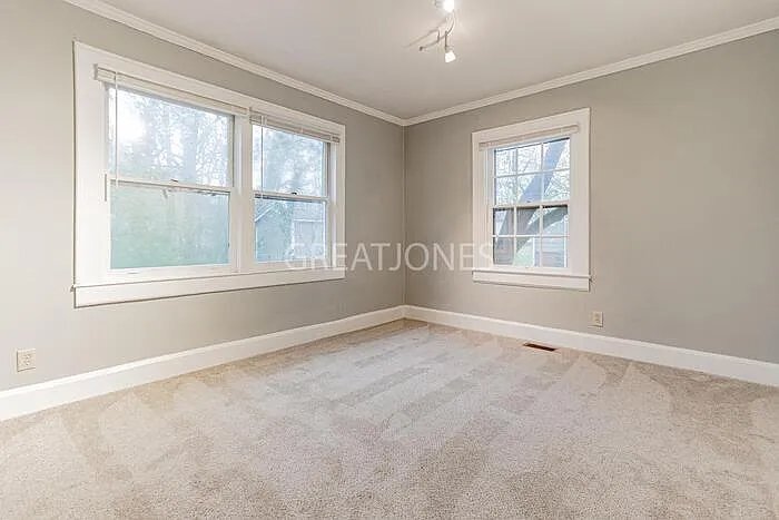 Building Photo - 408 Spring St