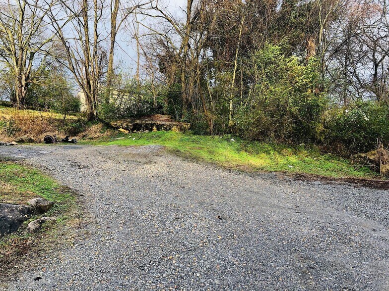 Building Photo - 185 Oak St