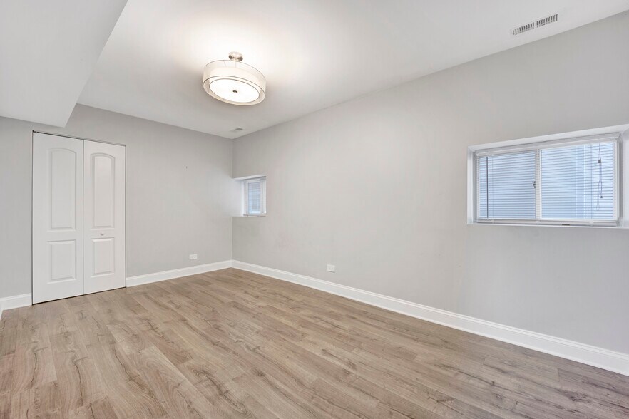 Building Photo - 2107 W Huron St