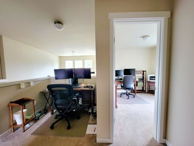 Building Photo - Bright, Spacious 4 bedroom in Poulsbo